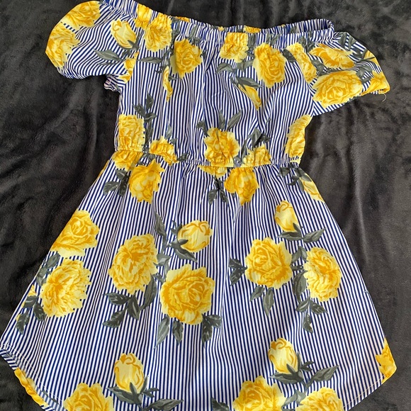 Dresses & Skirts - Floral Dress Dresses & Skirts - Floral Dress